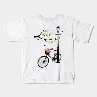 Old bicycle with lamp, flower basket, birds, tree Kids T-Shirt